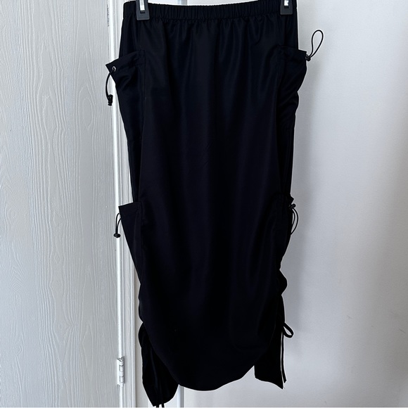 EDIKTED Nylon Cargo Maxi Skirt Size xs Black - Picture 5 of 9